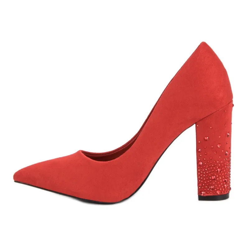 Bestelle Rode pumps op een pilaar rood