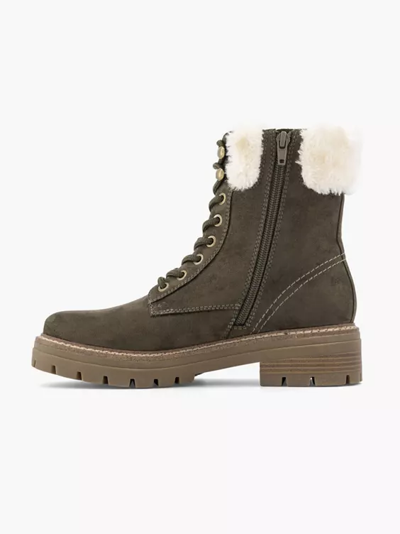 Bruine veterboot gevoerd 