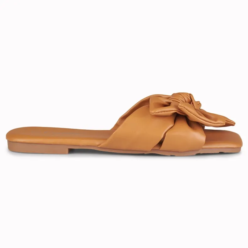 Caramel strikslippers van Isanna bruin