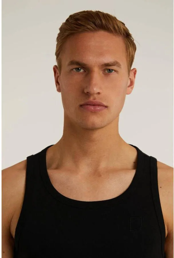 CHASIN' slim fit singlet Tank black