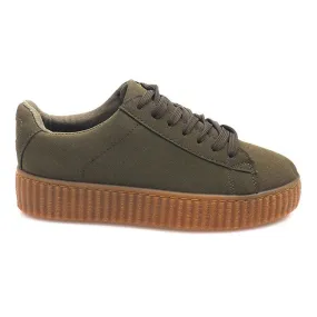 Creepers-laarzen op het AM-1101 groene platform groente