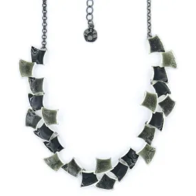 Grijze ketting vierkante hangers
