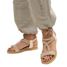 Lichtbeige sandalen versierd met Detila zirkonen