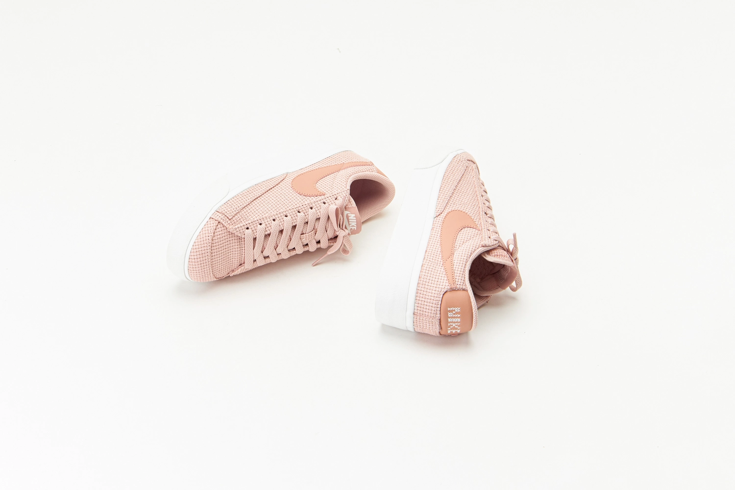 Nike Blazer Low Platform Essential Pink Oxford/Rose Whisper/Summit White