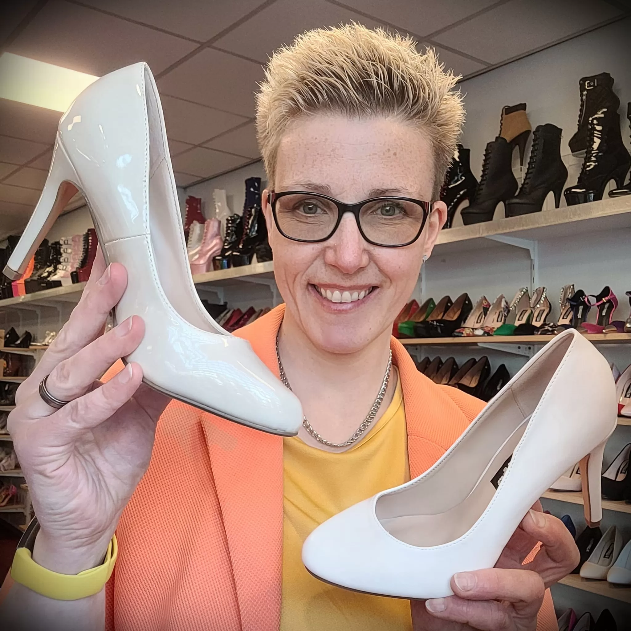 Nude pumps met ronde neus en naaldhak