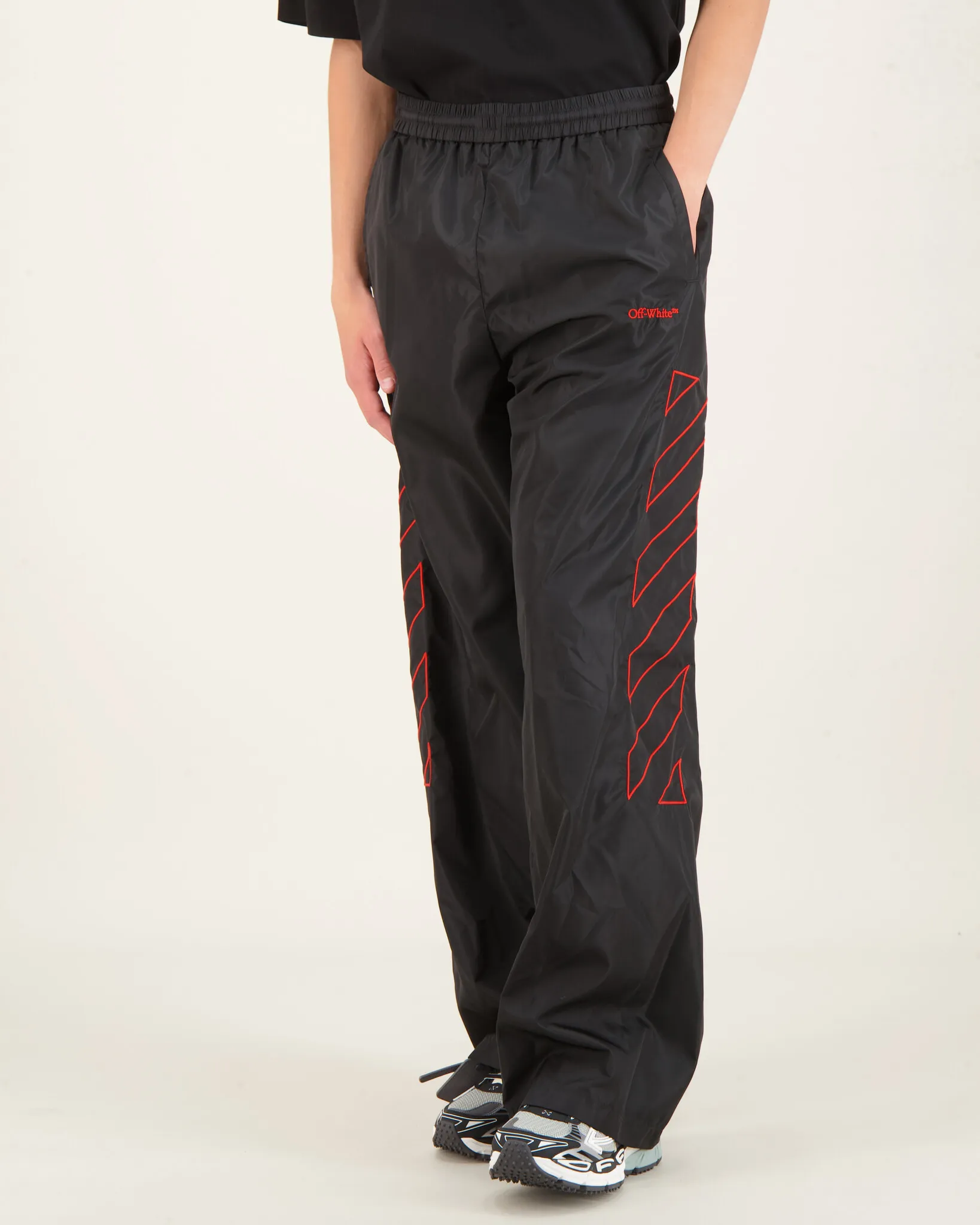 OFFWHITE OUTLINE DIAGONAL TRACK PANTS ZWART