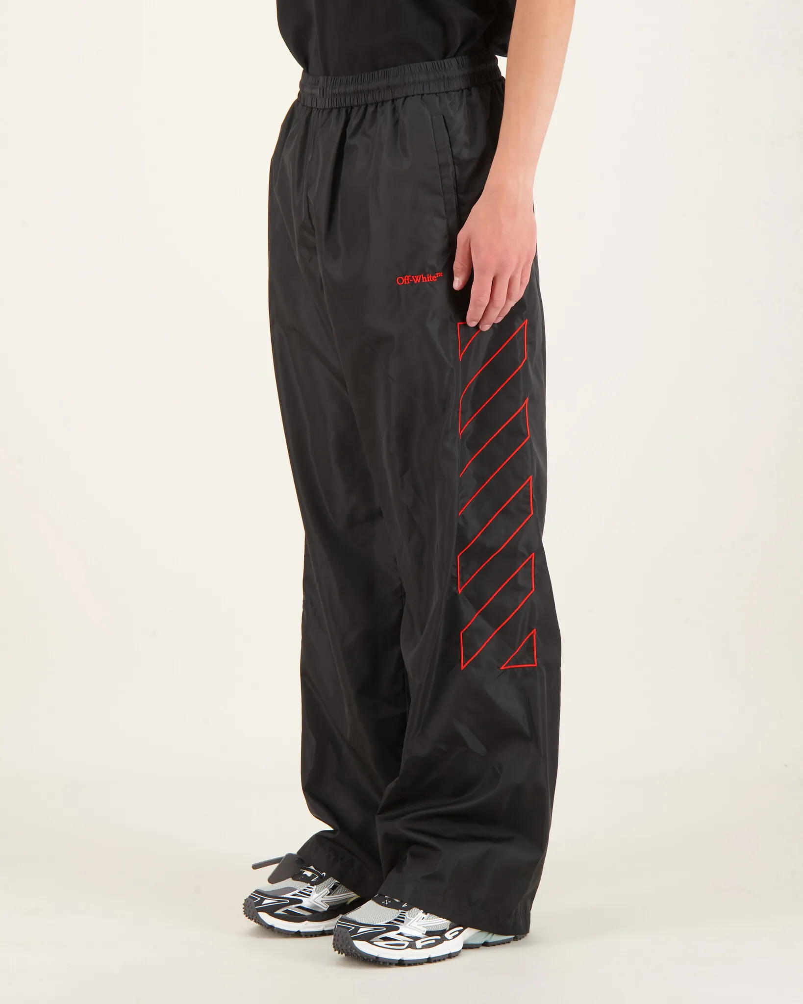 OFFWHITE OUTLINE DIAGONAL TRACK PANTS ZWART