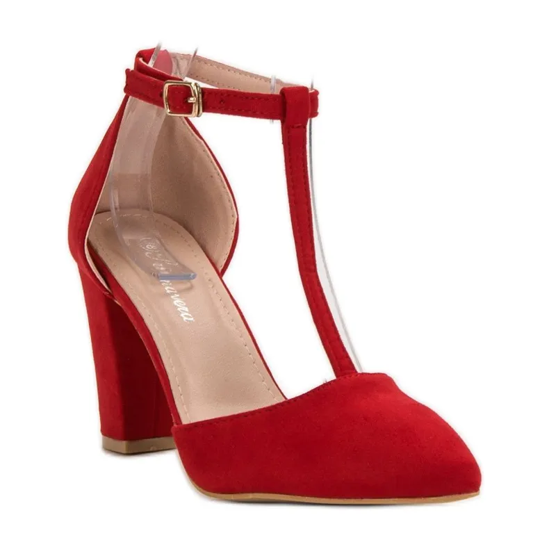 Primavera Rode pumps op een pilaar rood