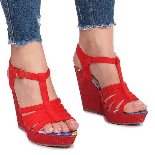 Rode sandalen met sleehak van Ankard rood