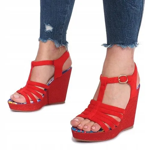 Rode sandalen met sleehak van Ankard rood