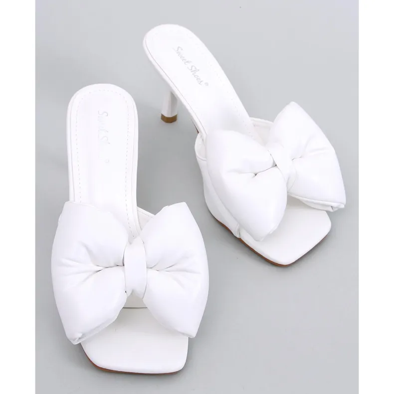 Sandalen met naaldhak en strik van Ellie White wit