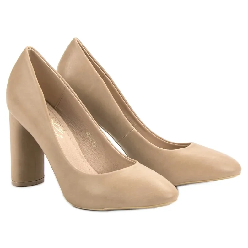 Small Swan Beige pumps op een pilaar