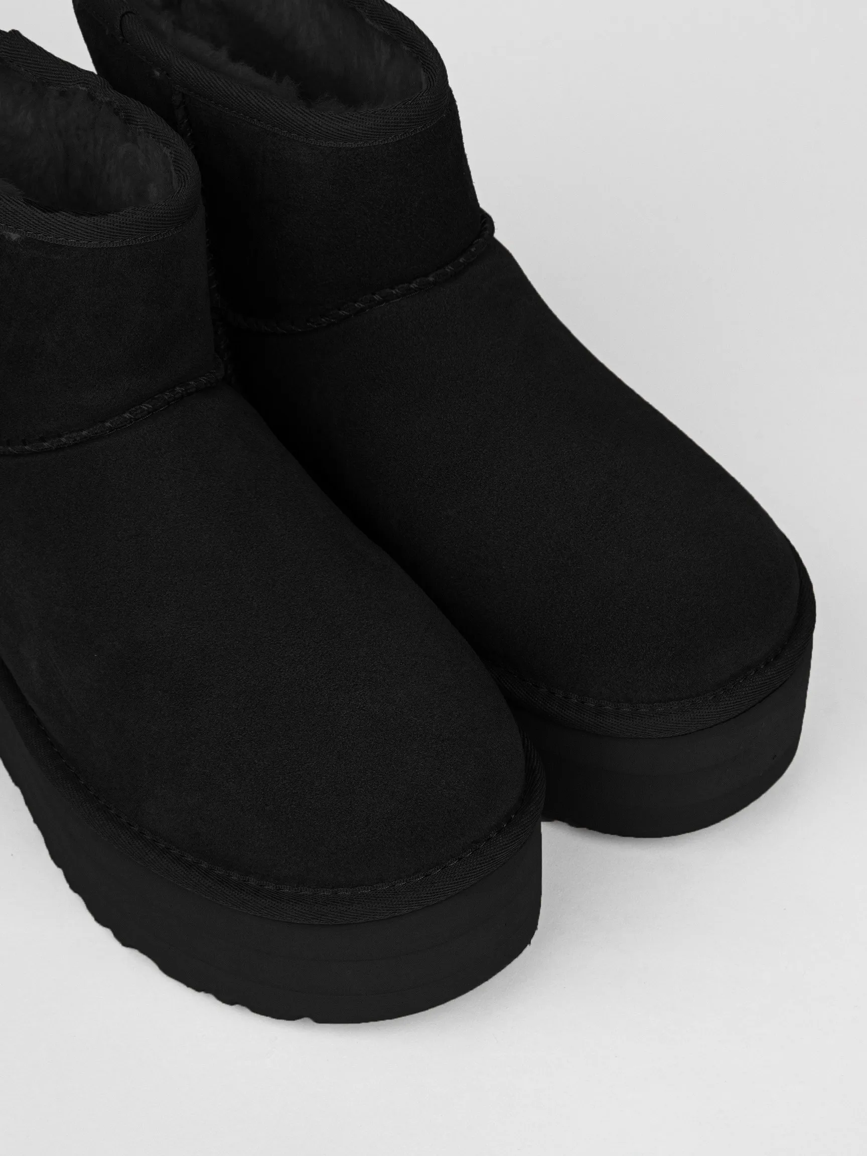 Ugg Classic mini plateau enkellaarzen