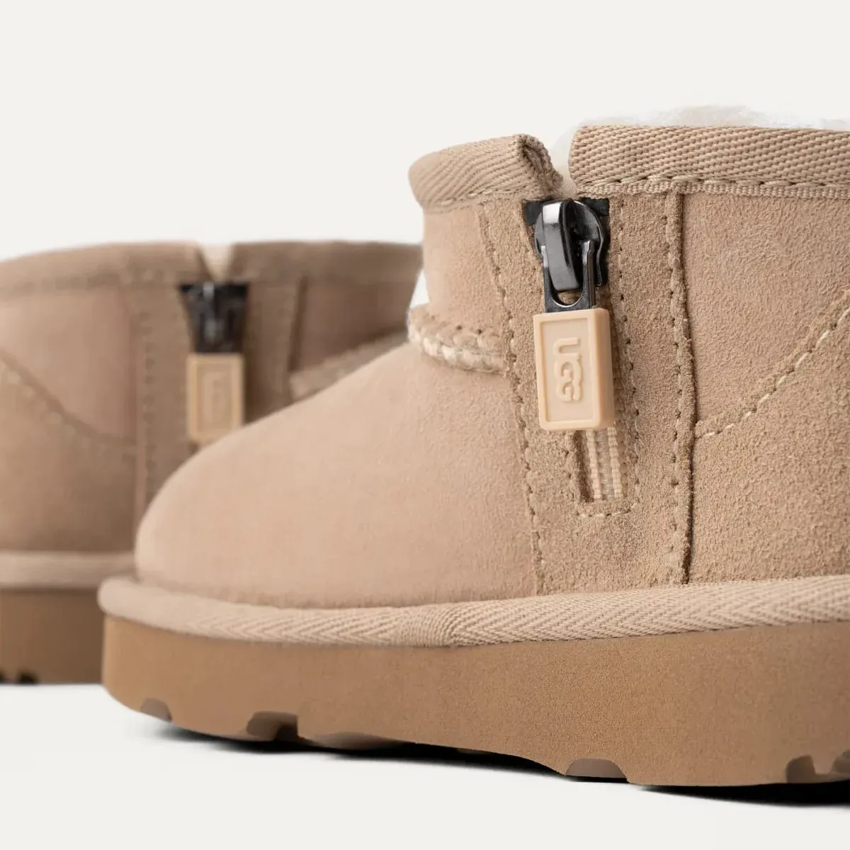 UGG Classic Ultra Mini Laars Kids "Sand"