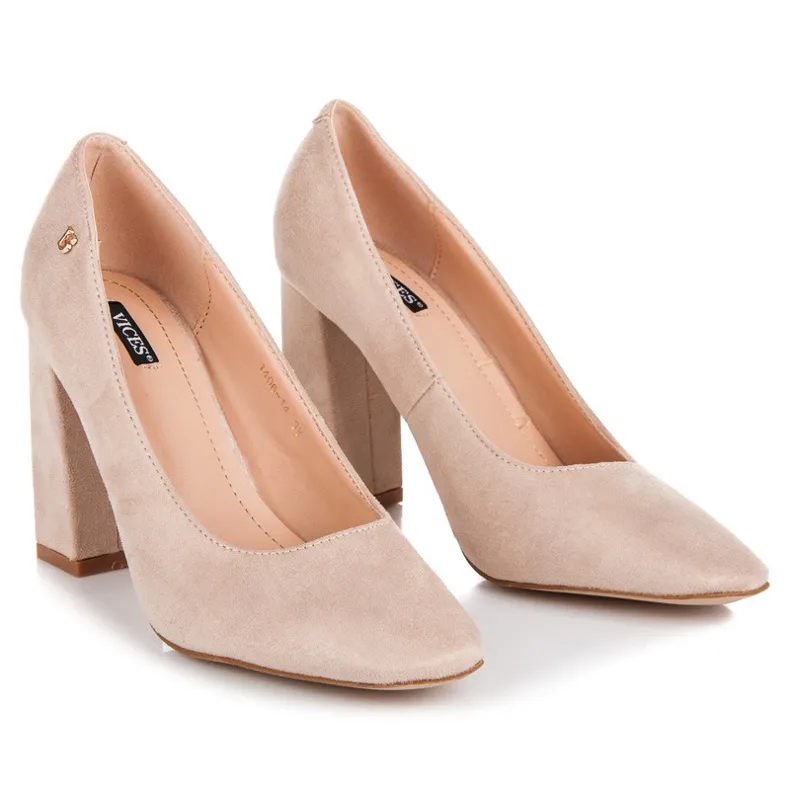 Vices Beige pumps op de pilaar