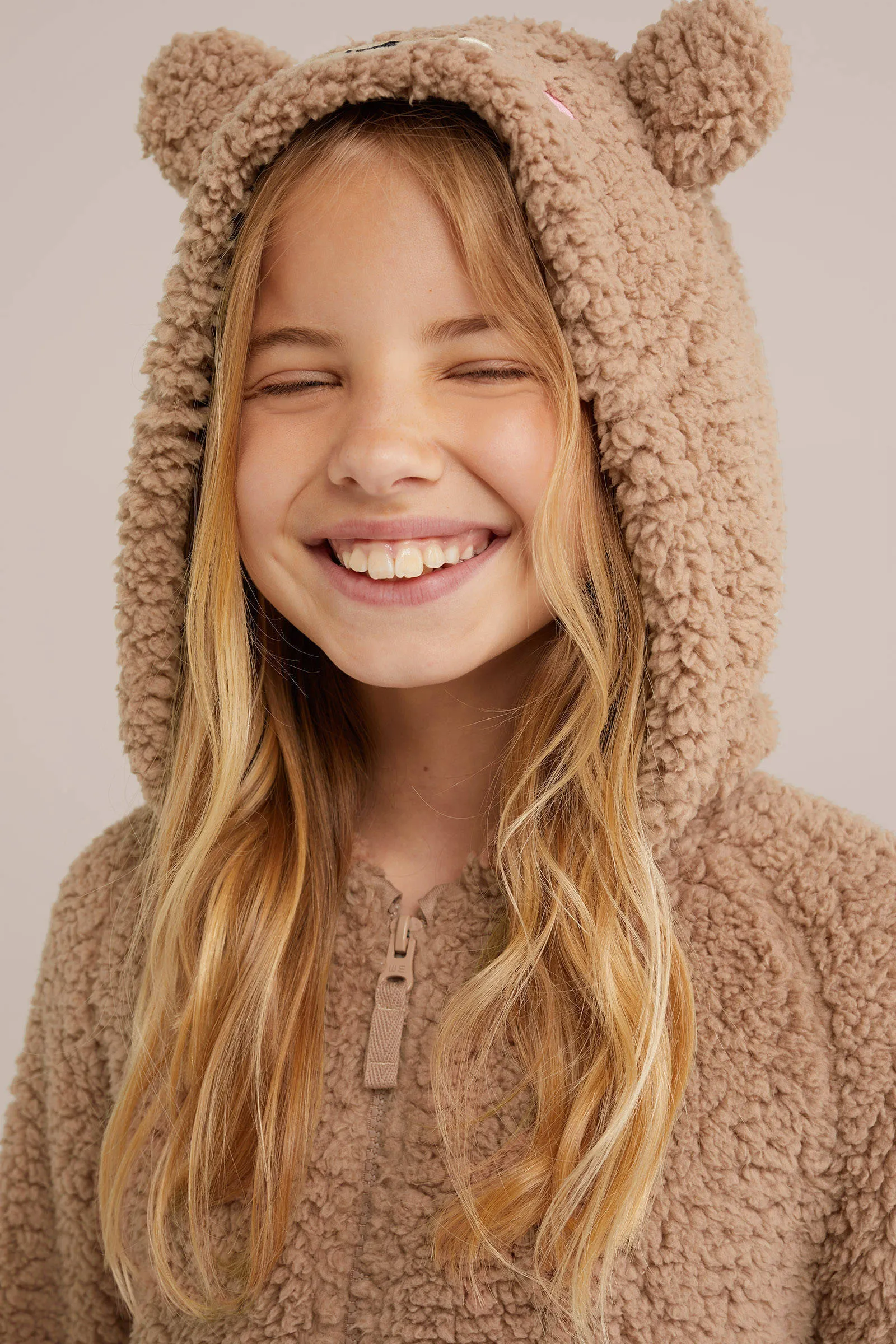WE Fashion teddy onesie lichtbruin