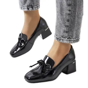 Zwart gelakte schoenen met hoge hakken van Monisha