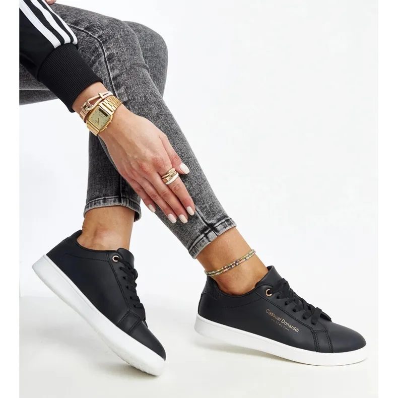 ZWARTE ECOLEREN SNEAKERS VAN FURAT