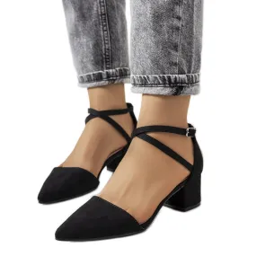 Zwarte pumps op de Hyde-post