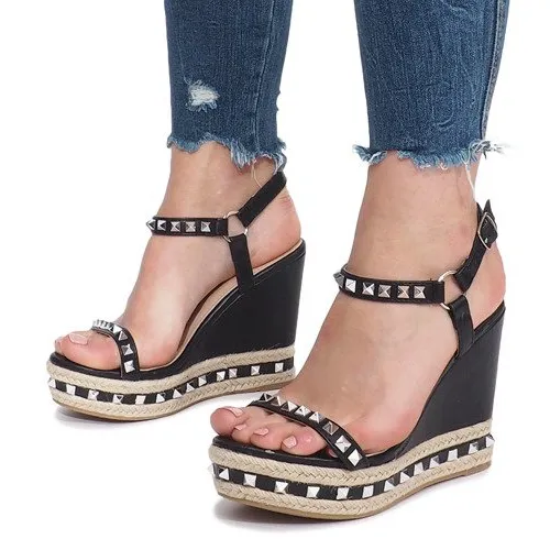 Zwarte sleehak sandalen met Cubano studs